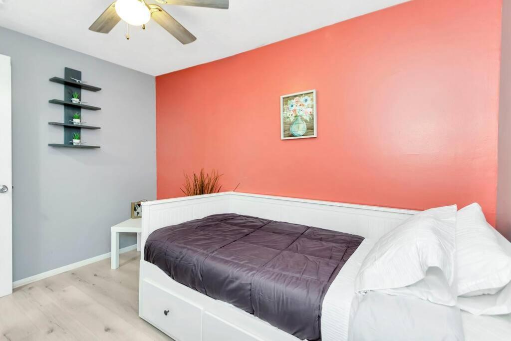 Cozy Bungalow With Patio & Grill, Private And Location Tampa Eksteriør billede