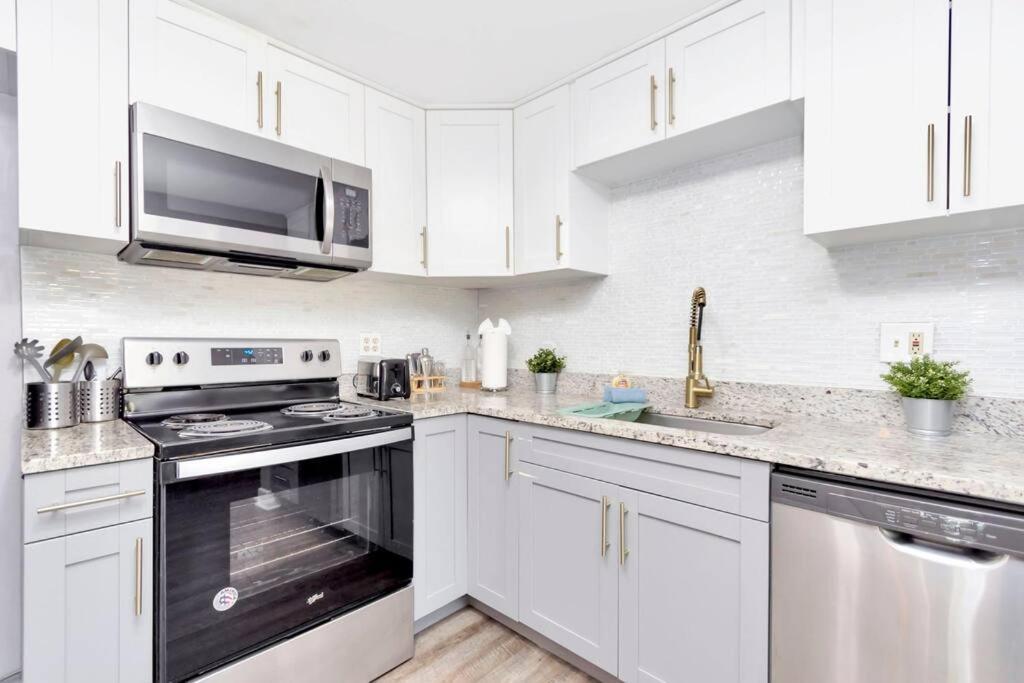 Cozy Bungalow With Patio & Grill, Private And Location Tampa Eksteriør billede